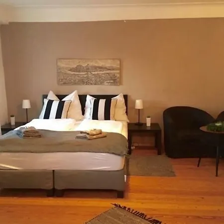 Monchsbergapartments *